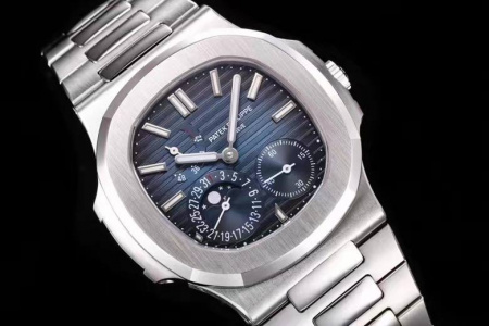 Patek Philippe Nautilus 5712 Power Reserve Moonphase 5712/1A-001