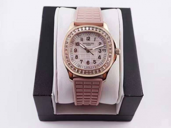 Patek Philippe Aquanaut Ladies 5072R-001