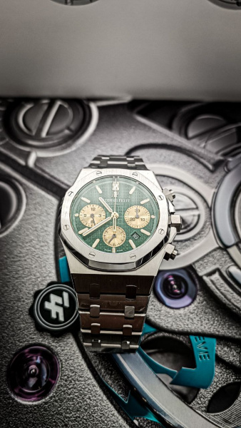 Audemars Piguet  Royal Oak Selfwinding Chronograph  26331BA.OO.1220BA.02