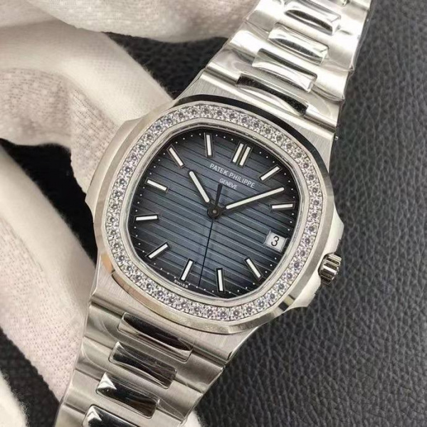 Patek Philippe Nautilus 5711 Men