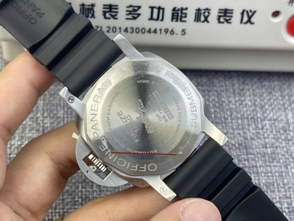 Officine Panerai Luminor Submersible 42mm 3 Days PAM0683