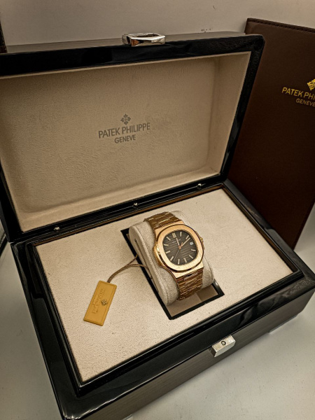 Из золота au750 пробы Patek Philippe Nautilus 5711/1R-001