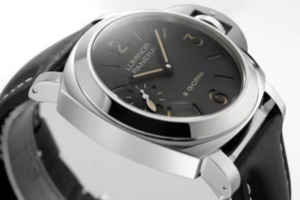 Officine Panerai Luminor Base 44mm PAM00915