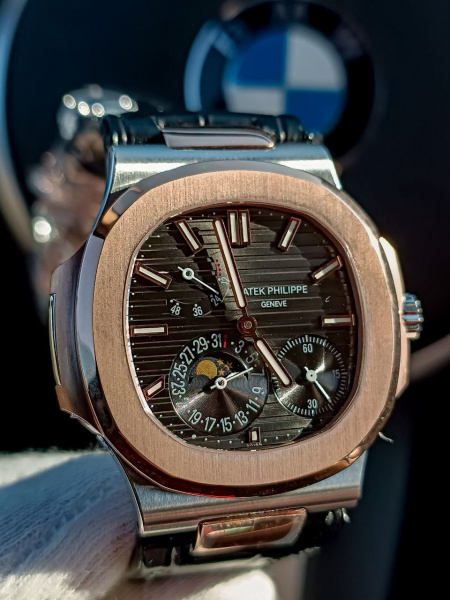 Patek Philippe Nautilus 5712 Power Reserve Moonphase 5712GR-001