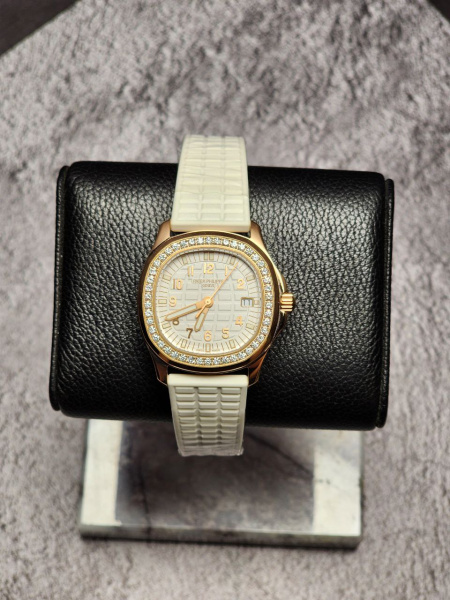 Patek Philippe Ladies Aquanaut 5067A-024