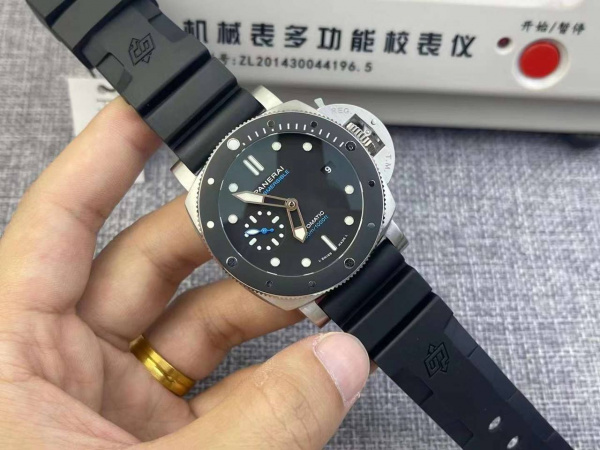 Officine Panerai Luminor Submersible 42mm 3 Days PAM0683