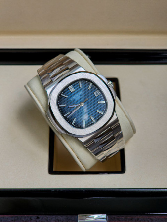 Из золота 750 пробы Patek Philippe Nautilus 5711/1A-010