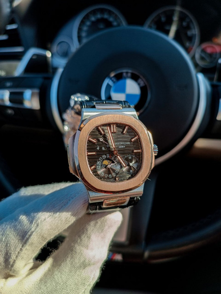 Patek Philippe Nautilus 5712 Power Reserve Moonphase 5712GR-001