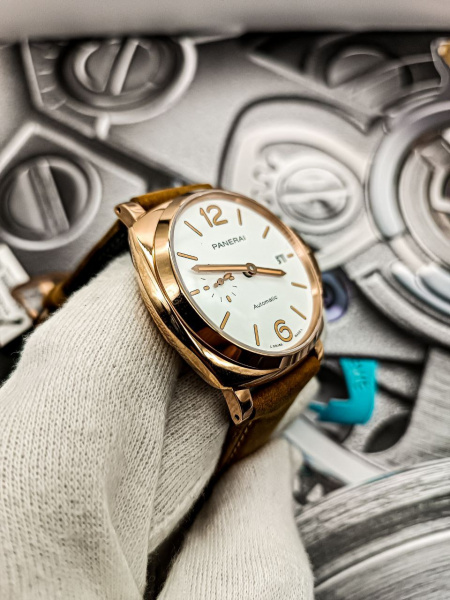 Officine Panerai Luminor Due 42 mm PAM01042