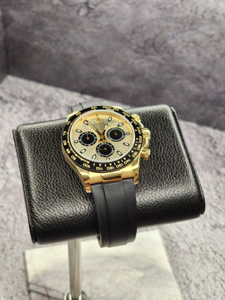 Золотые 750 пробы Rolex Cosmograph Daytona 116518LN
