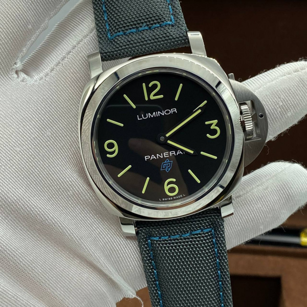 Officine Panerai  Luminor Base Logo 3 Days Acciaio 44 mm  PAM00774