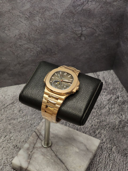 из золота au750 пробы Patek Philippe Nautilus 5712/1R-011 Moon Phase Rose Gold