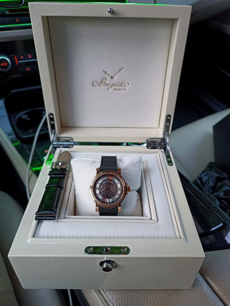 Breguet Marine Big Date rose gold 5817BR/Z2/5V8
