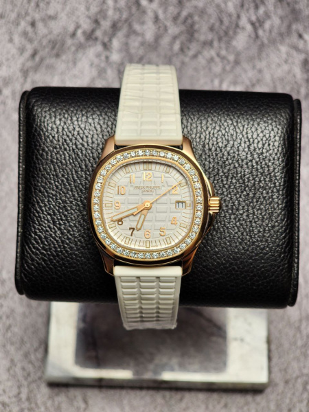 Patek Philippe Ladies Aquanaut 5067A-024
